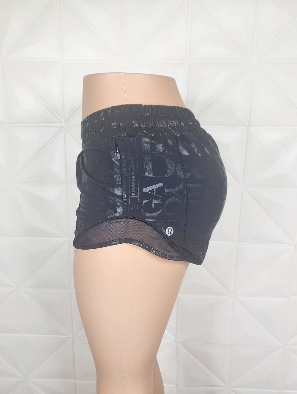 Lululemon 6 Manifesto Black Hotty Hot LR 2.5 Hotty Hot Shorts - Picture 4 of 8